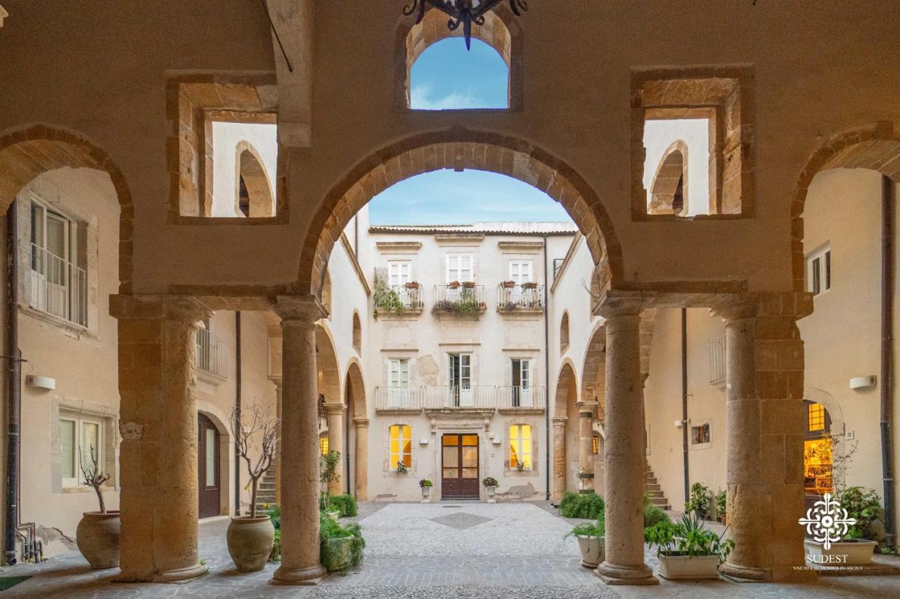 Residenza Dumah - Elegante Dimora In Centro Leilighet Syracuse Eksteriør bilde