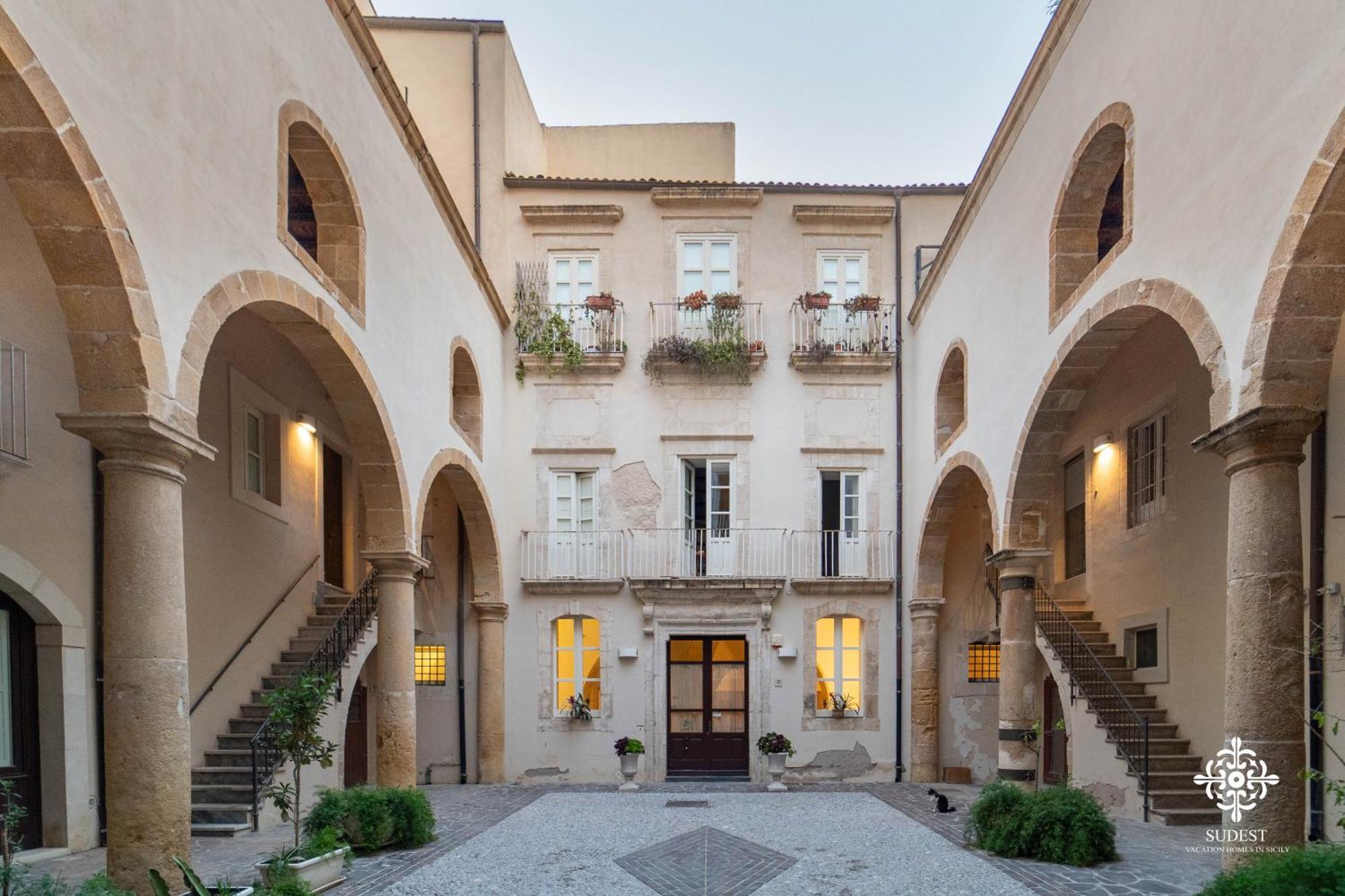 Residenza Dumah - Elegante Dimora In Centro Leilighet Syracuse Eksteriør bilde